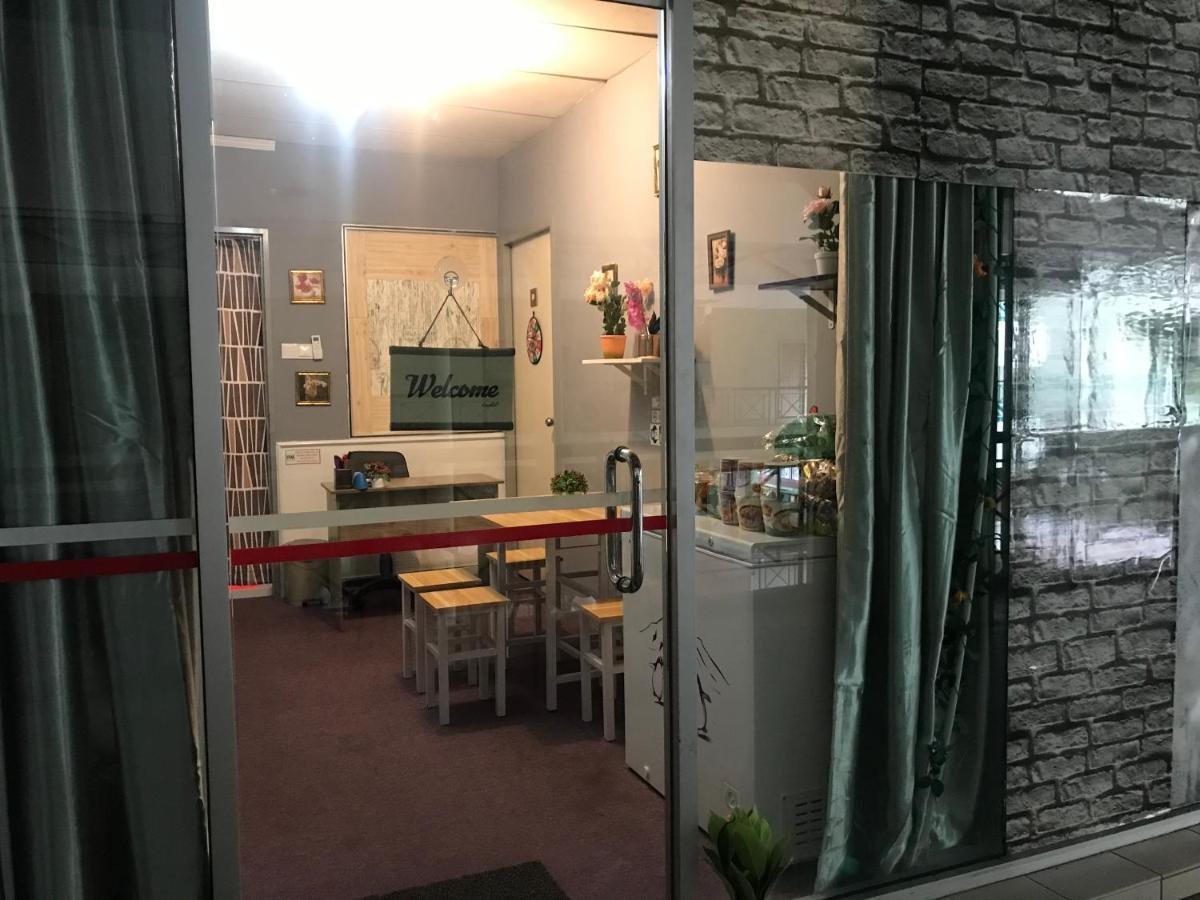 Nusantara Mattwaddien Hostel Kota Kinabalu Eksteriør billede